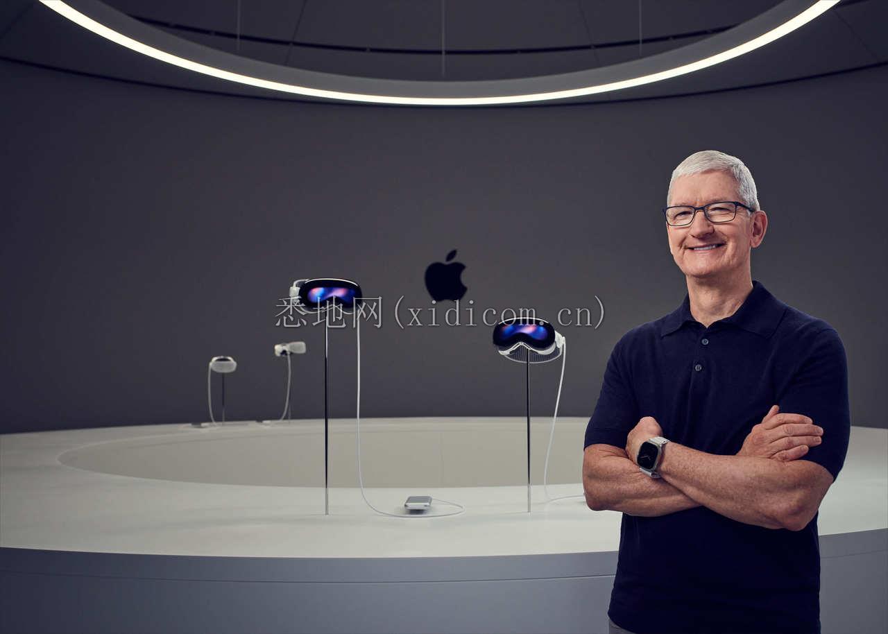 Apple-WWDC23-Tim-Cook-with-Apple-Vision-Pro_big.jpg.slideshow-xlarge_2x.jpg