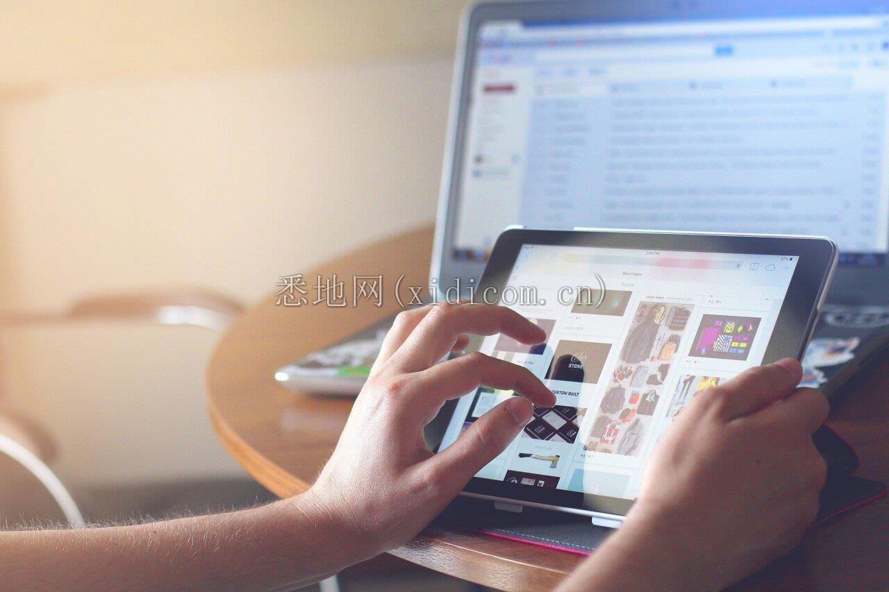 hands-g5628403b8_1920.jpg
